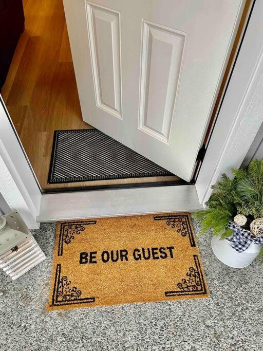 Adorable 1 Bedroom Suite- A Skip To Galloping Goose Victoria Ngoại thất bức ảnh