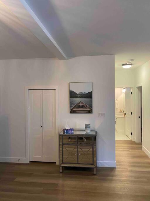 Adorable 1 Bedroom Suite- A Skip To Galloping Goose Victoria Ngoại thất bức ảnh