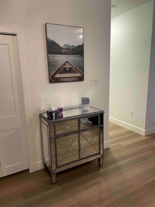 Adorable 1 Bedroom Suite- A Skip To Galloping Goose Victoria Ngoại thất bức ảnh