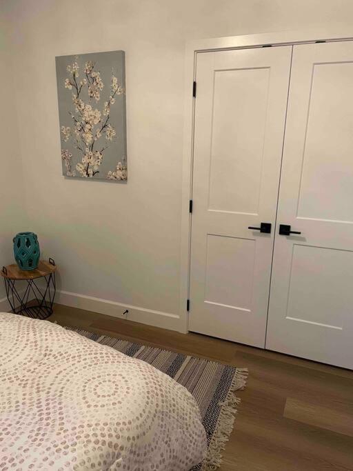 Adorable 1 Bedroom Suite- A Skip To Galloping Goose Victoria Ngoại thất bức ảnh