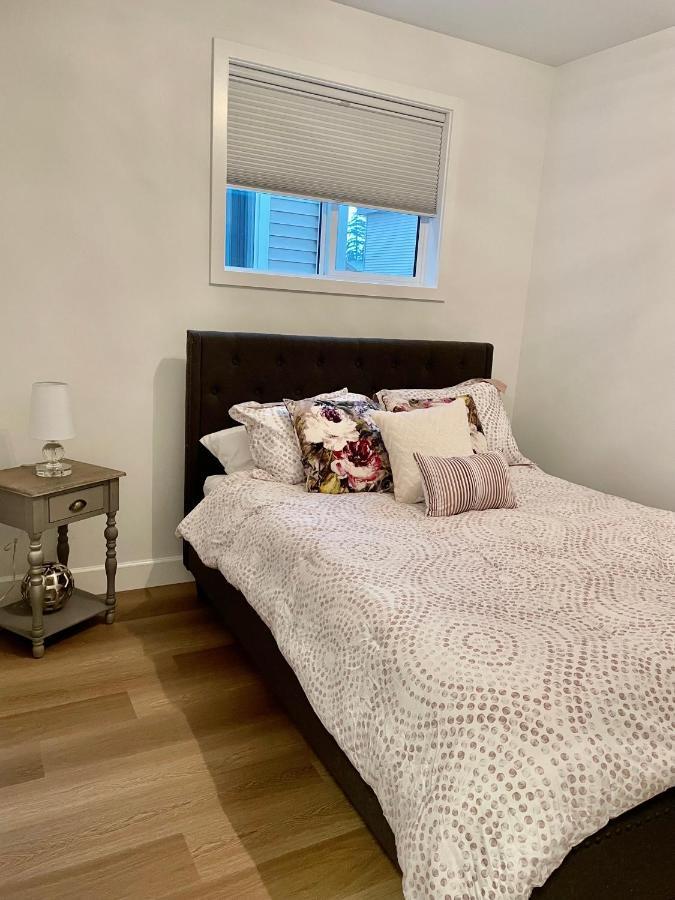 Adorable 1 Bedroom Suite- A Skip To Galloping Goose Victoria Ngoại thất bức ảnh