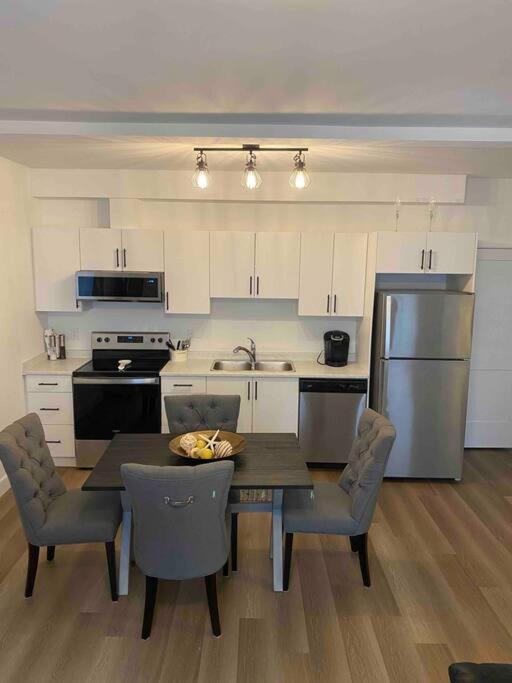 Adorable 1 Bedroom Suite- A Skip To Galloping Goose Victoria Ngoại thất bức ảnh